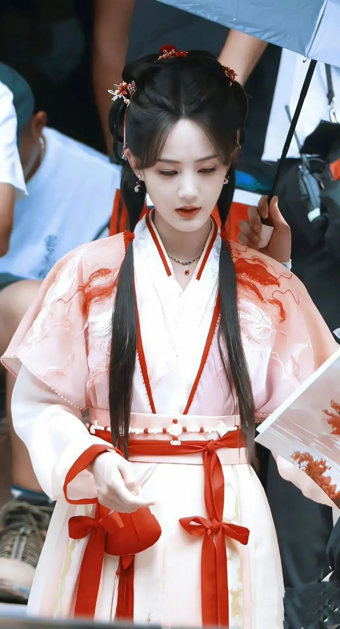 李一桐在《云秀行》里的造型太美了,期待开播#好看的电视剧推荐# #你