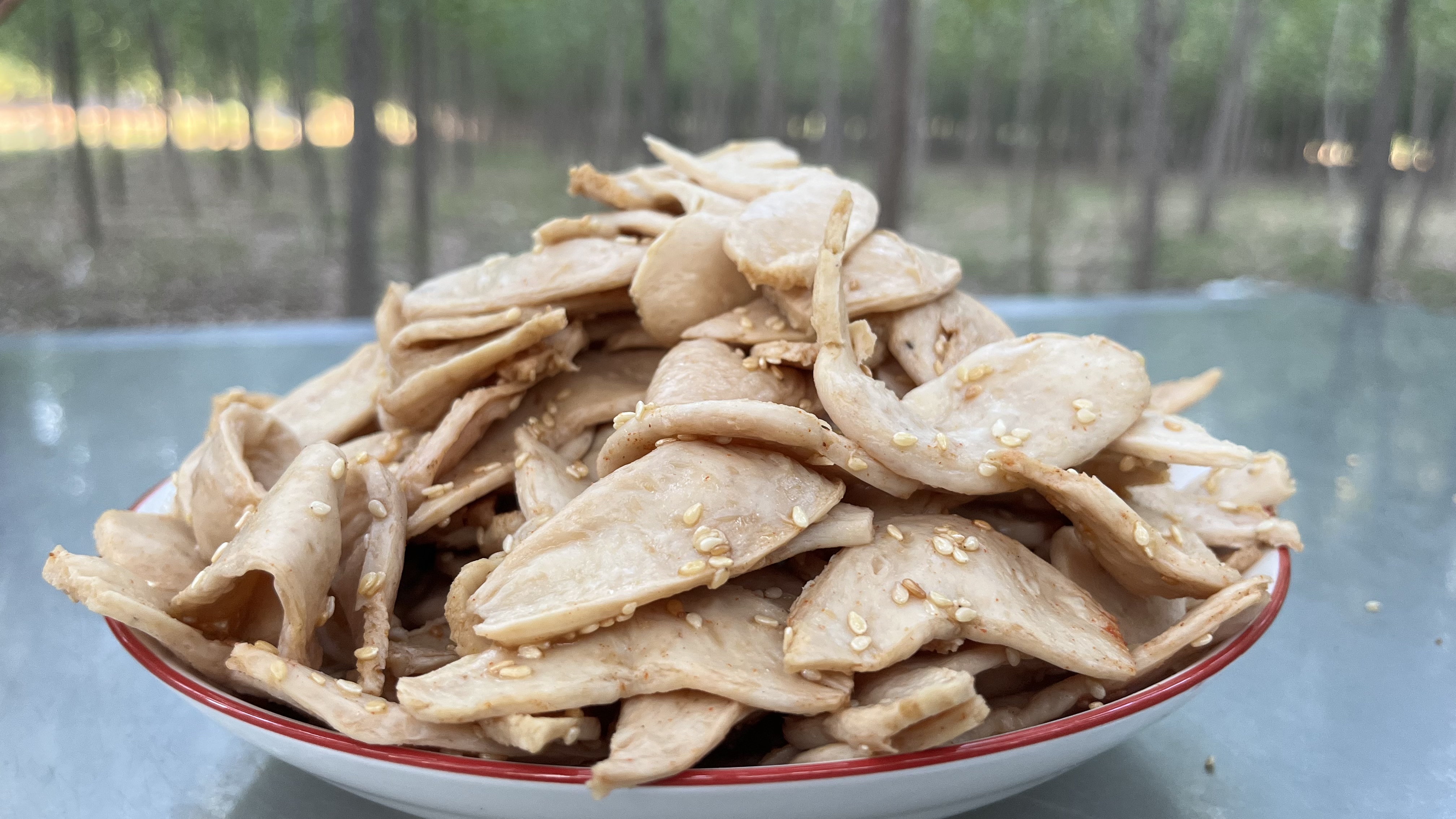 肉皮怎么做才好吃?用蒜汁凉拌这样的做法步骤,吃起来很香