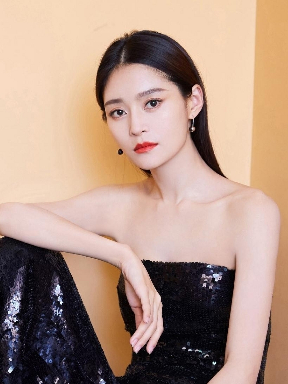 王媛可是一位女明星,从小学习成绩并不是很好,也是调皮捣蛋的,她的
