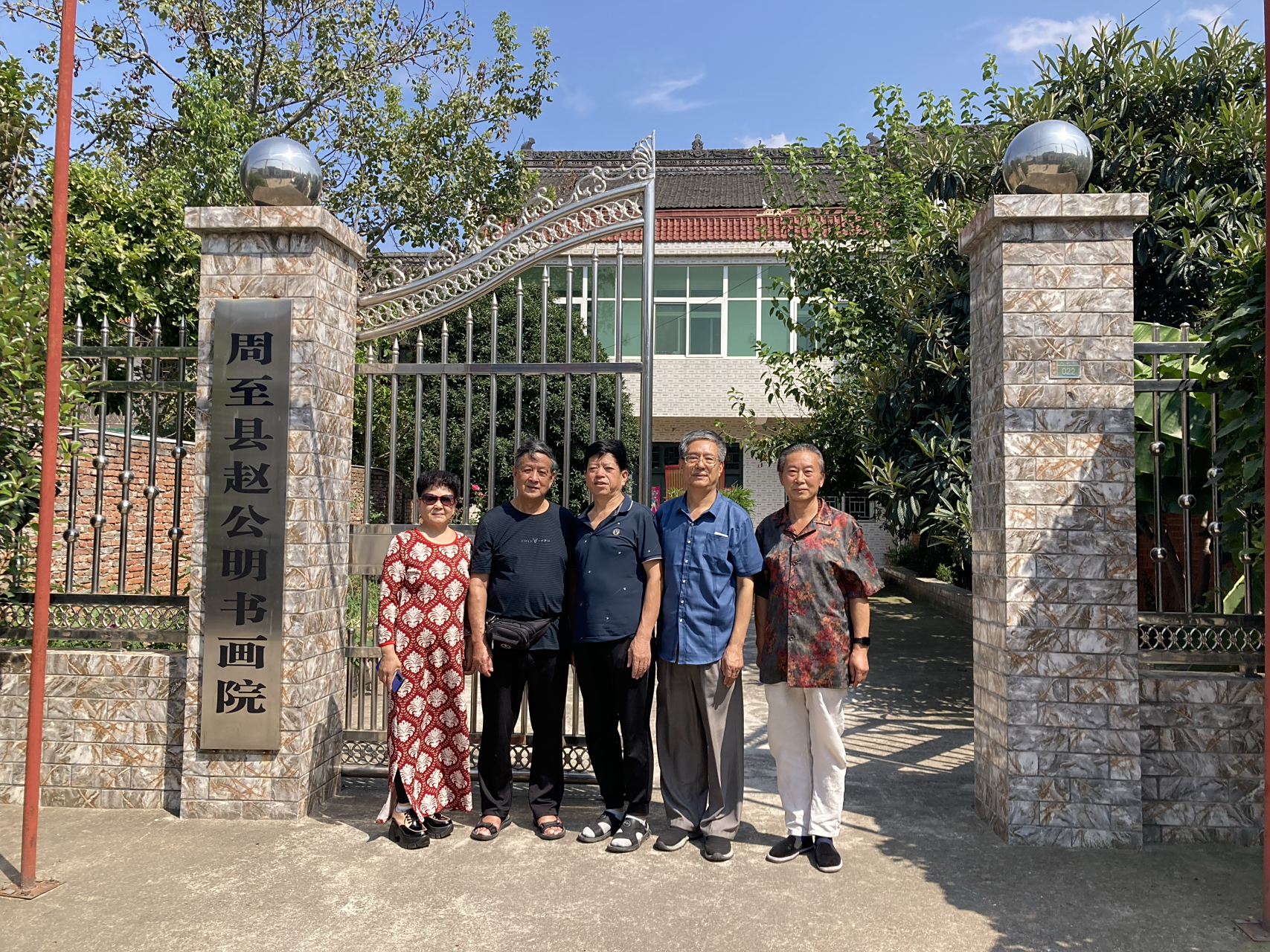 陈三元,笔名杉元,英国牛津艺术学院客座教授,现为中国国画家协会理事