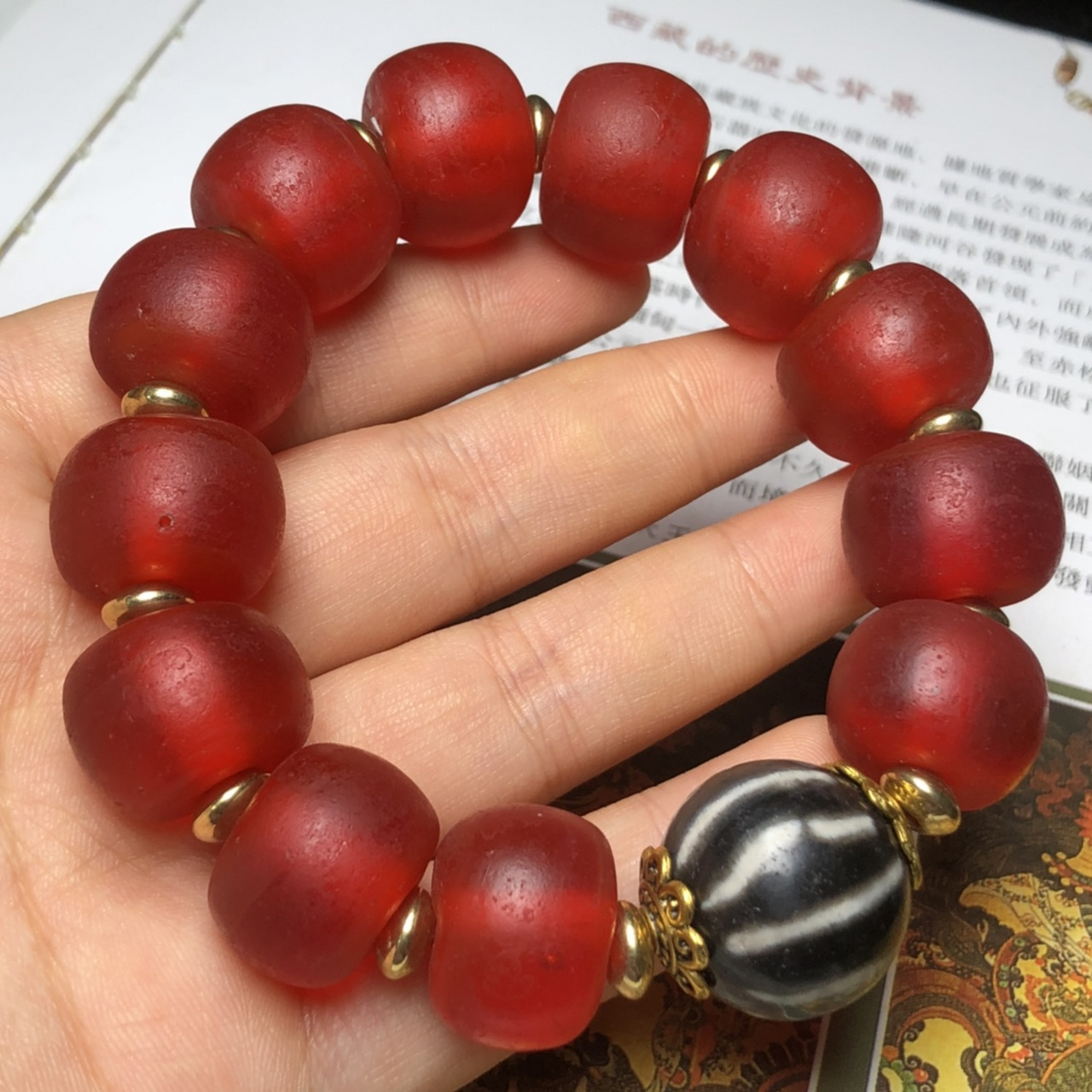 乡下偶遇老者珍藏老琉璃手链 尺寸:红琉璃18*14毫米 天珠20毫米 琉璃