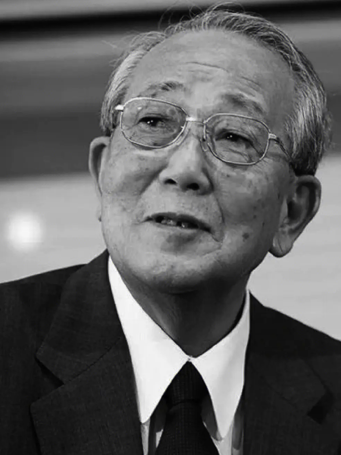 稻盛和夫:跟谈恋爱一样工作,像有钱人一样生活