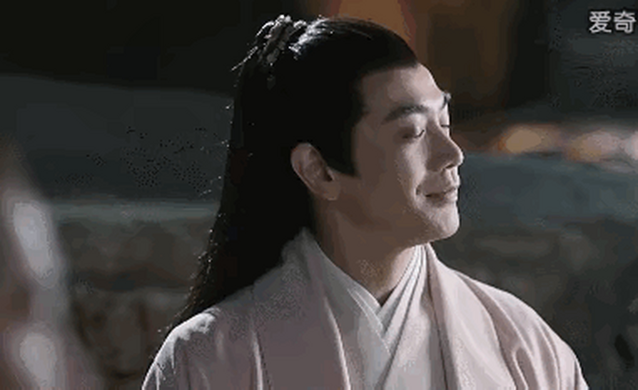 《三生三世十里桃花》中折颜上神,没想到年轻时,也是小鲜肉一枚,阳光