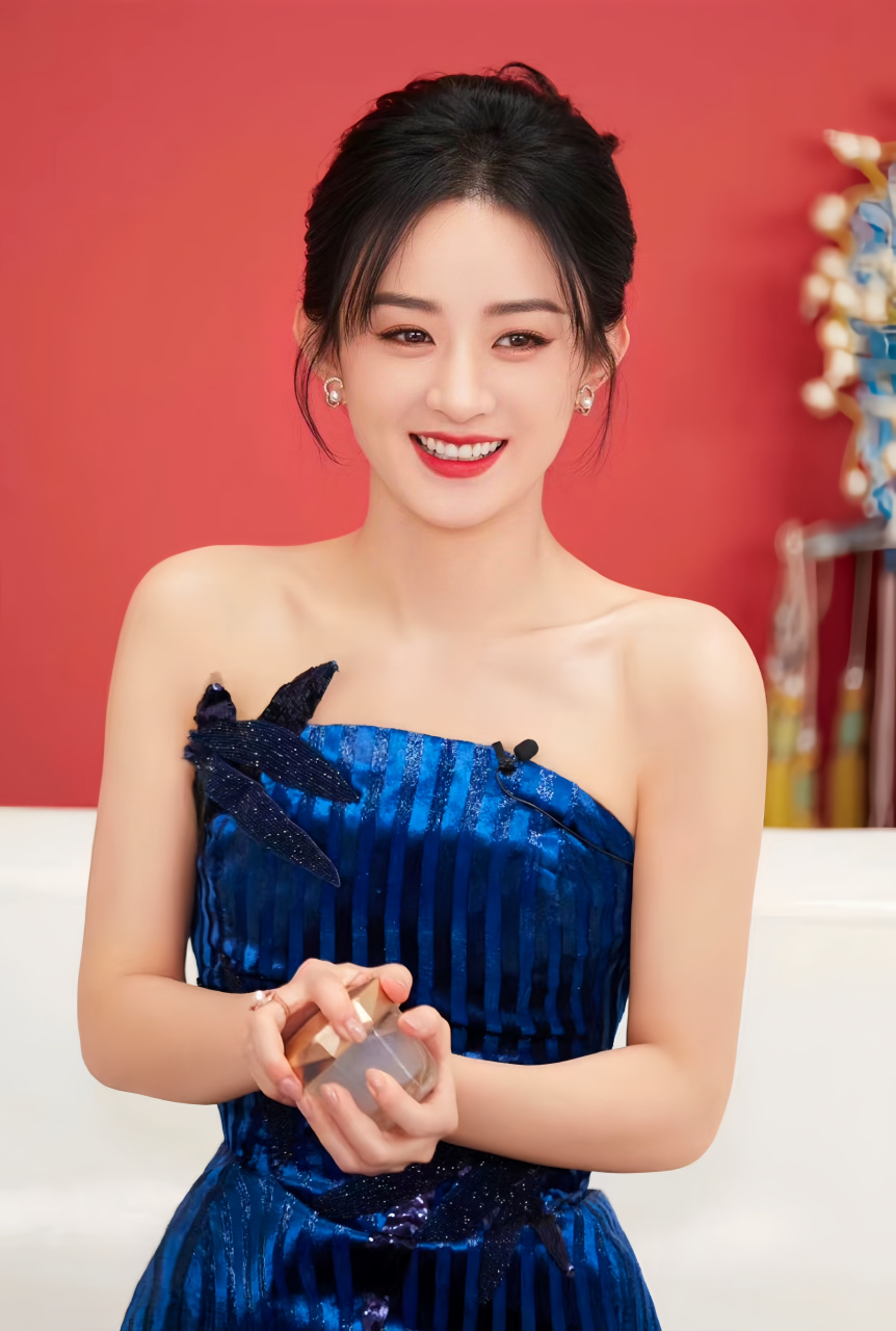 如今长发飘飘的赵丽颖 还是如当初花千骨那样仙气飘飘的 #赵丽颖