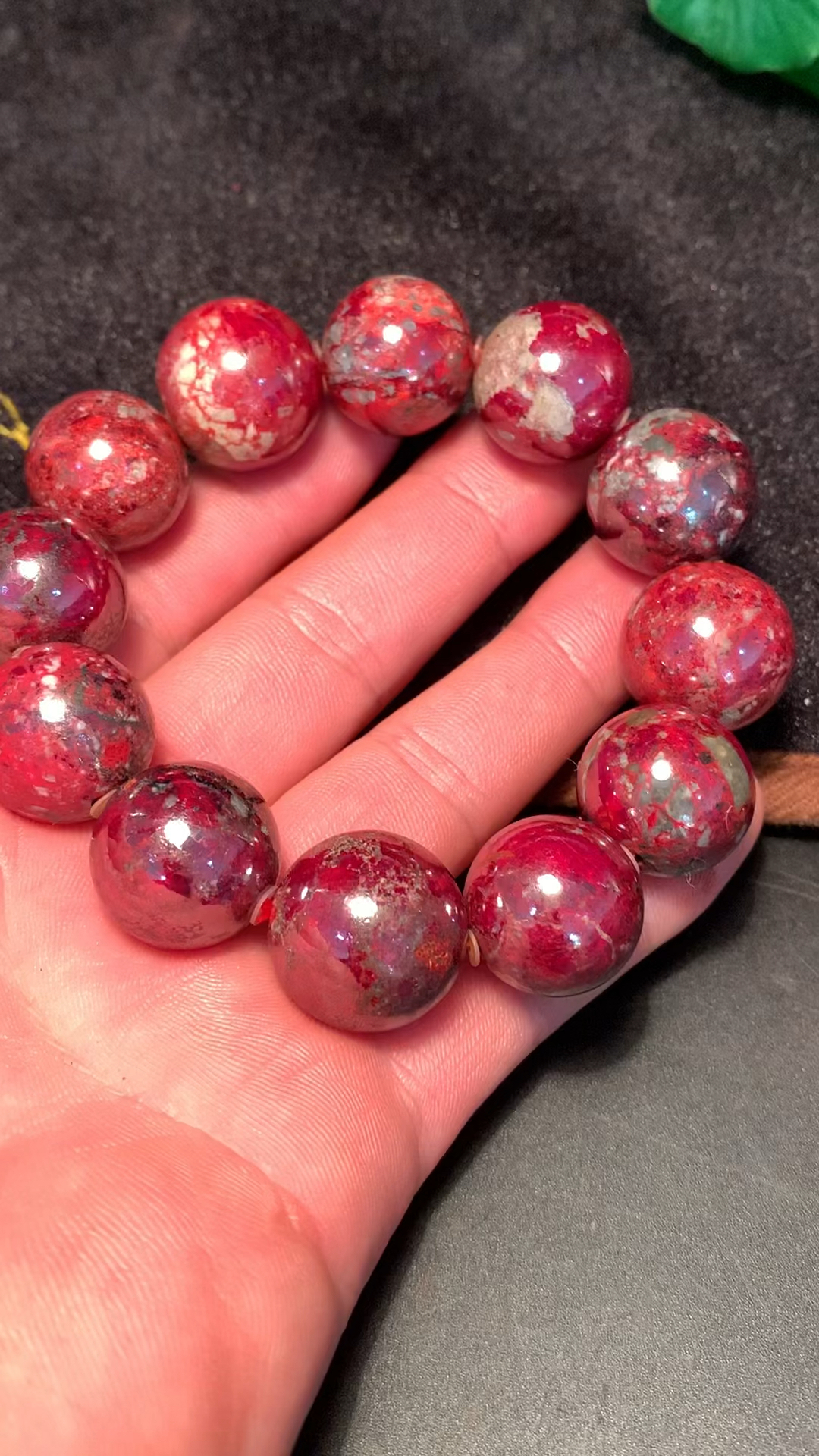 朱砂原矿圆珠大手串