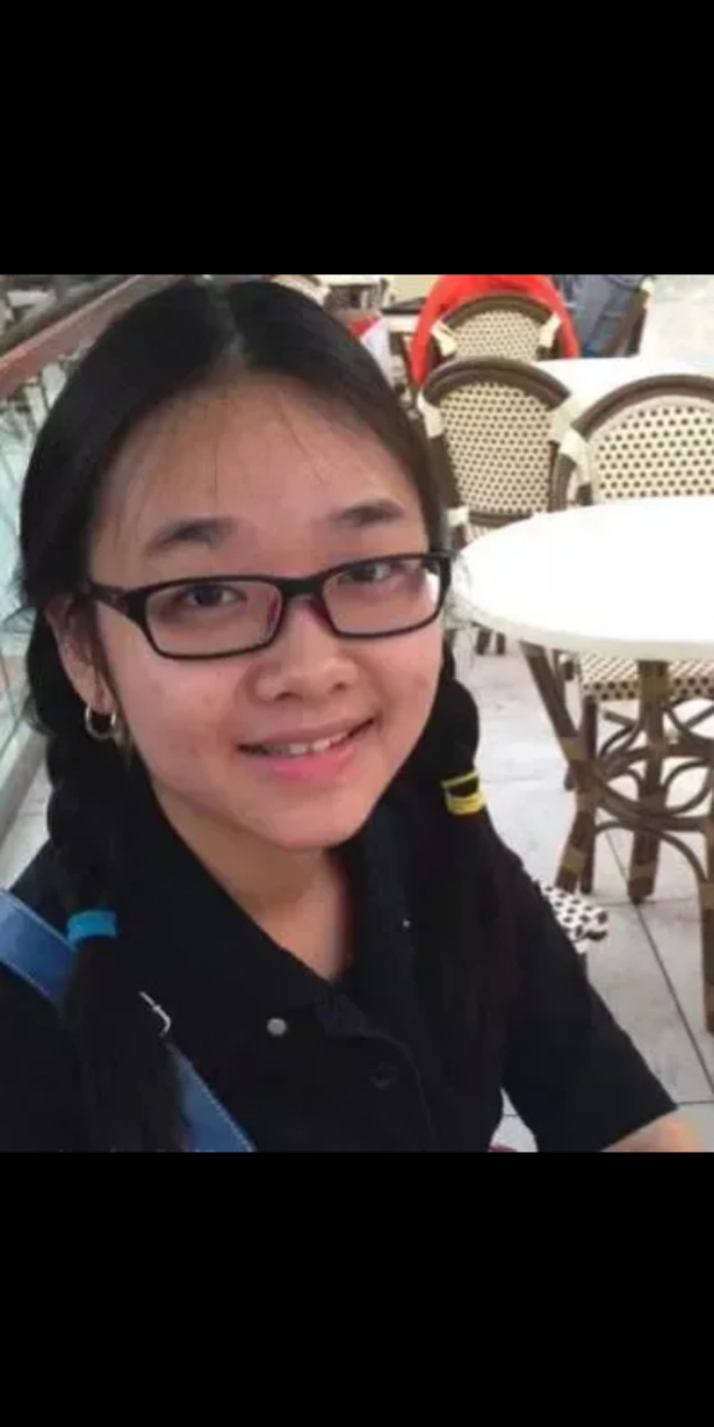 她妈妈是朱梅,大家觉