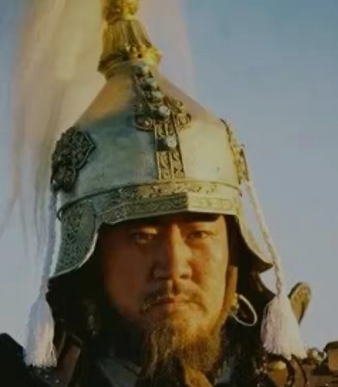 札木合在山口架起了几十口大锅,燃起熊熊大火,将之前俘虏的铁木真的