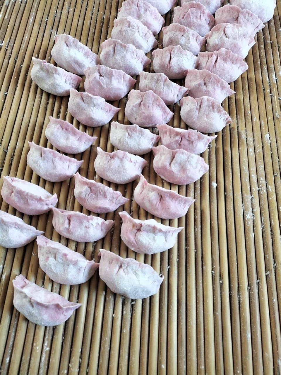 火龙果饺子皮,应该味道还不错吧?