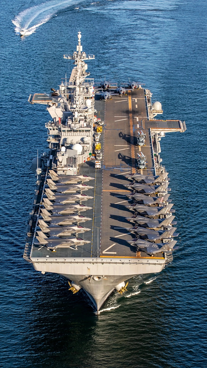 体量是硬道理～美国海军的航空母舰和两栖攻击舰～看看这威力～霸道是