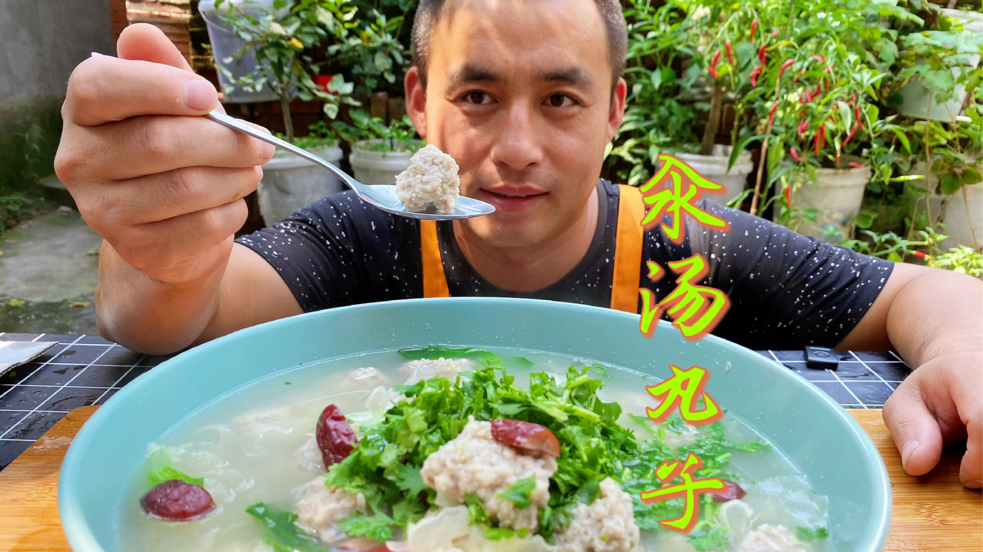 二十三年厨龄的厨师,在家做汆汤丸子,营养丰富,滑嫩有嚼劲