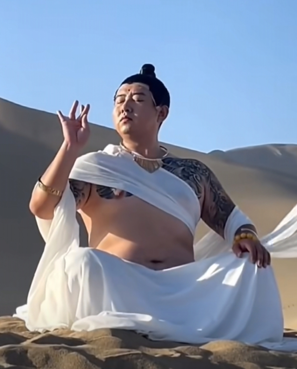 东北大哥在敦煌拍飞天[你懂的]