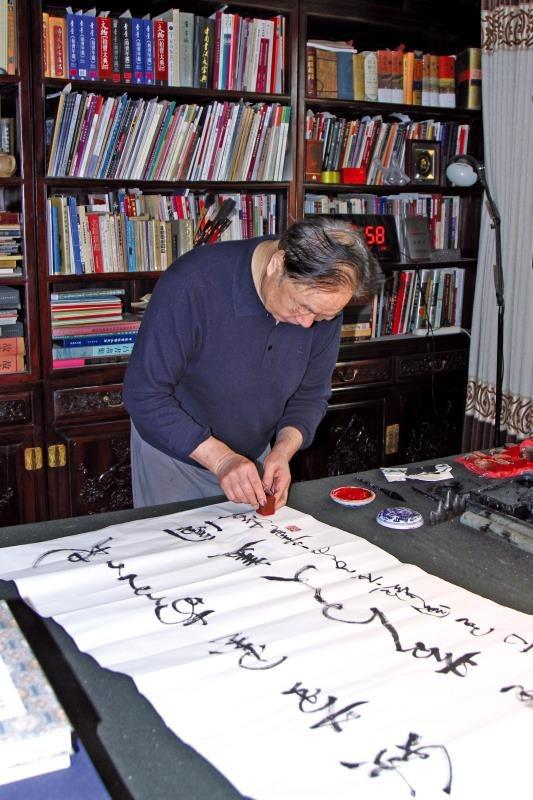 著名的书法家家张业法先生为《画说黄河》题签