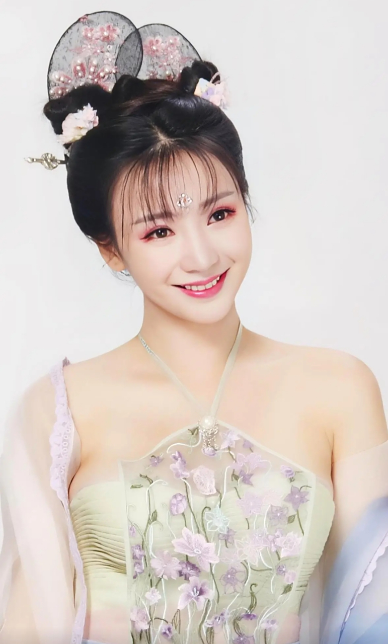 柳岩的古装造型真好看,娇艳妩媚,美丽动人!