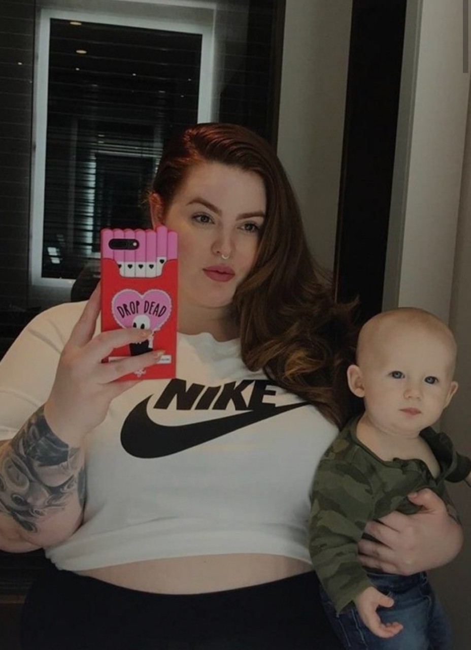 她是世界上最胖的女模特,泰斯霍丽迪.对她来说,肥胖并不是一件坏事.