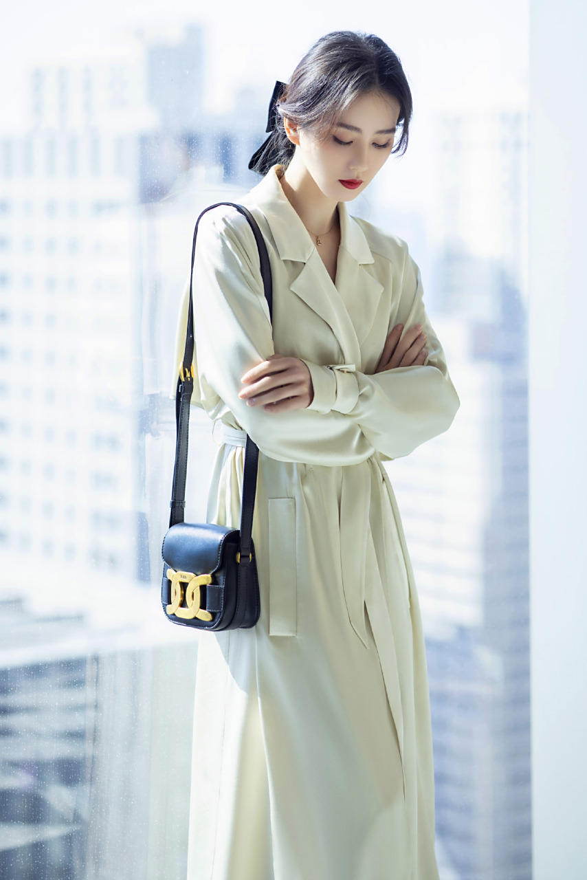 刘诗诗优雅长裙写真!#气质美女# #明星