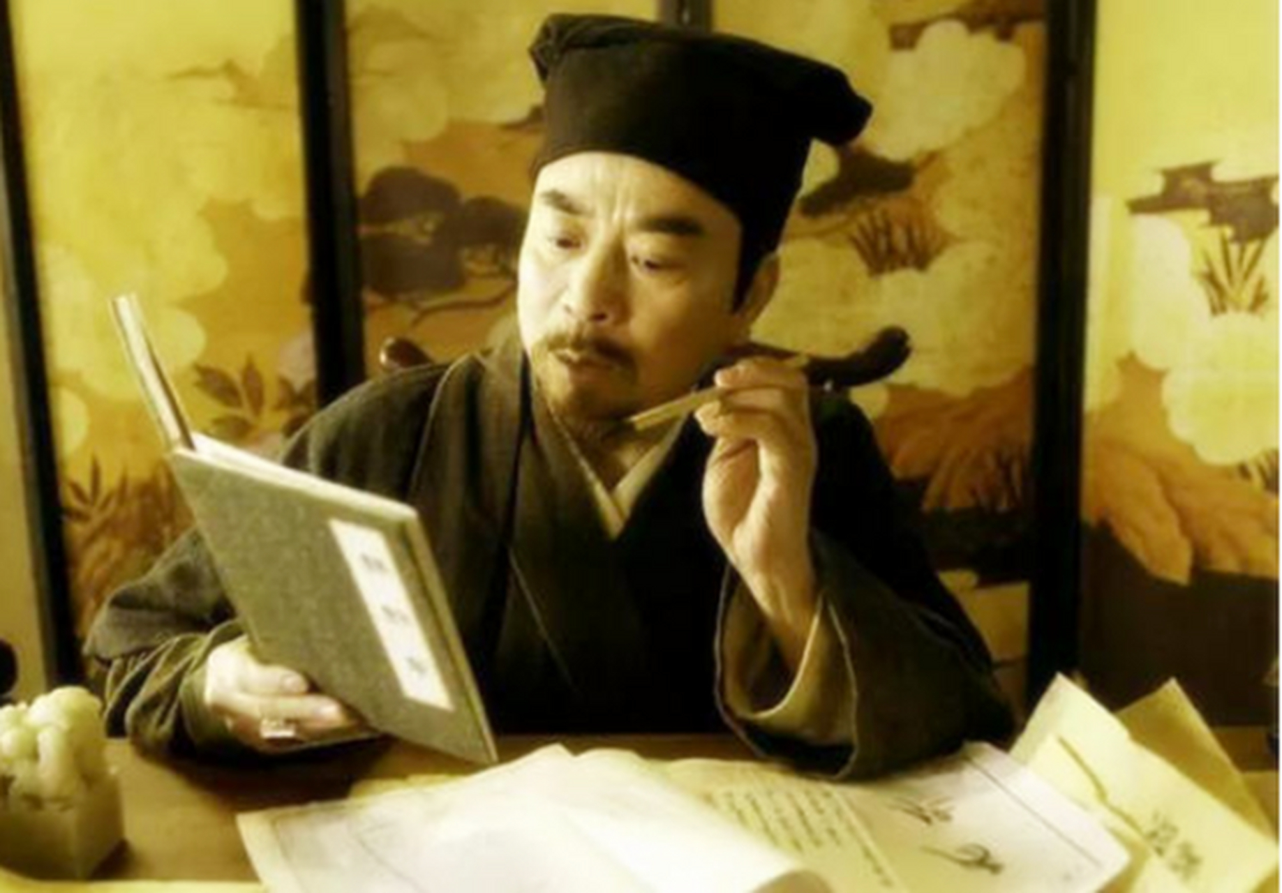 从前,有一位老秀才,一生不曾中举.