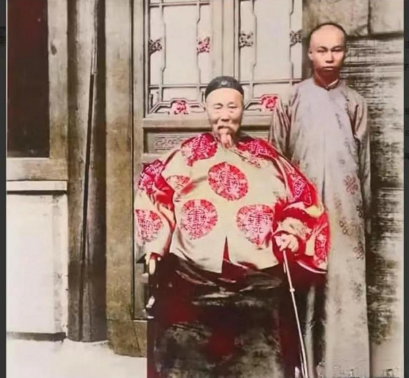 历史老照片,1890年,晚清大臣李鸿章与小儿子李经迈合影.