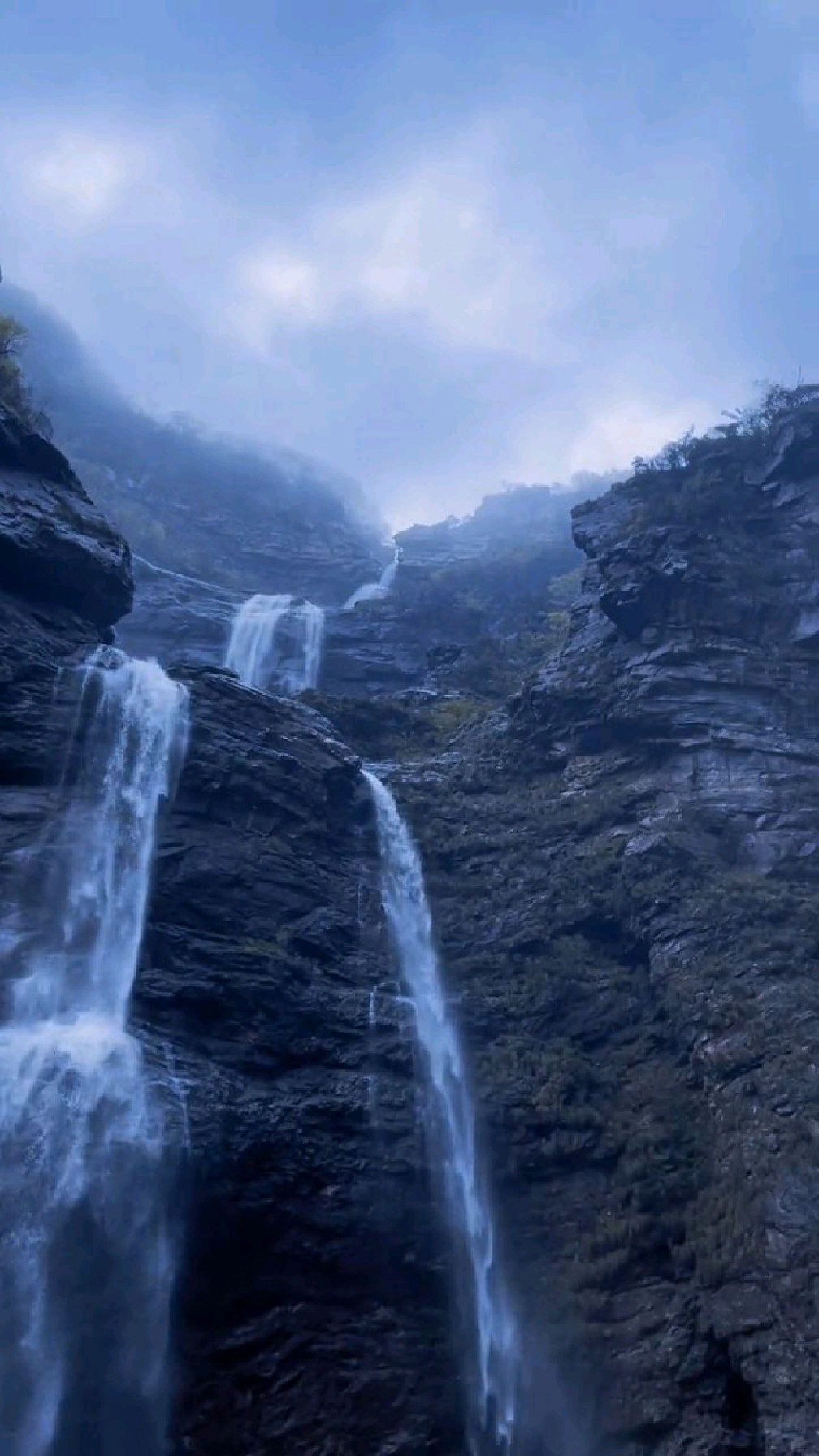 九江市庐山瀑布三叠泉