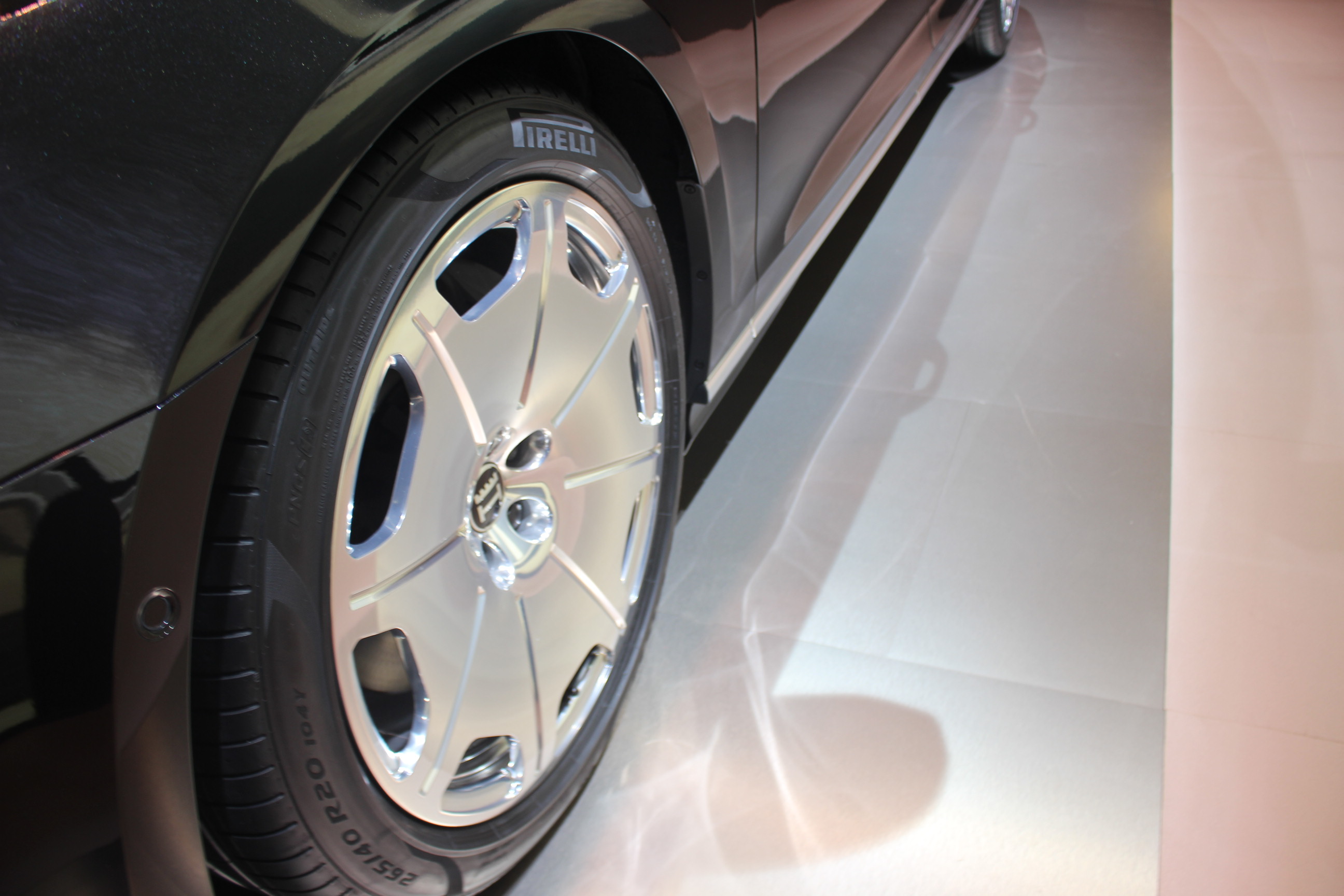 最强性能奥迪a8来了,四驱 铁饼轮毂,空气悬挂 四座,威猛又霸气