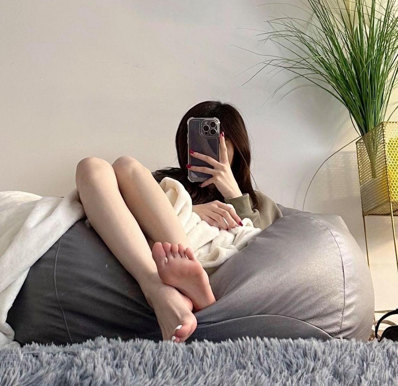 有腿控,有脚控,我也是很喜欢好看的脚脚的