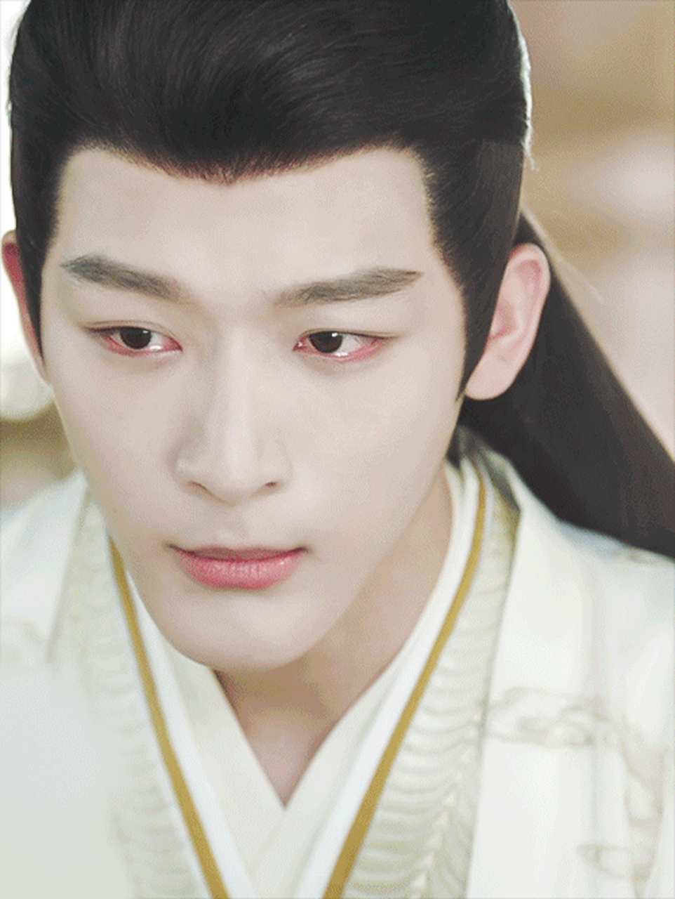 《长相思》见面会上,张晚意戴墨镜cue玱玹瞎!