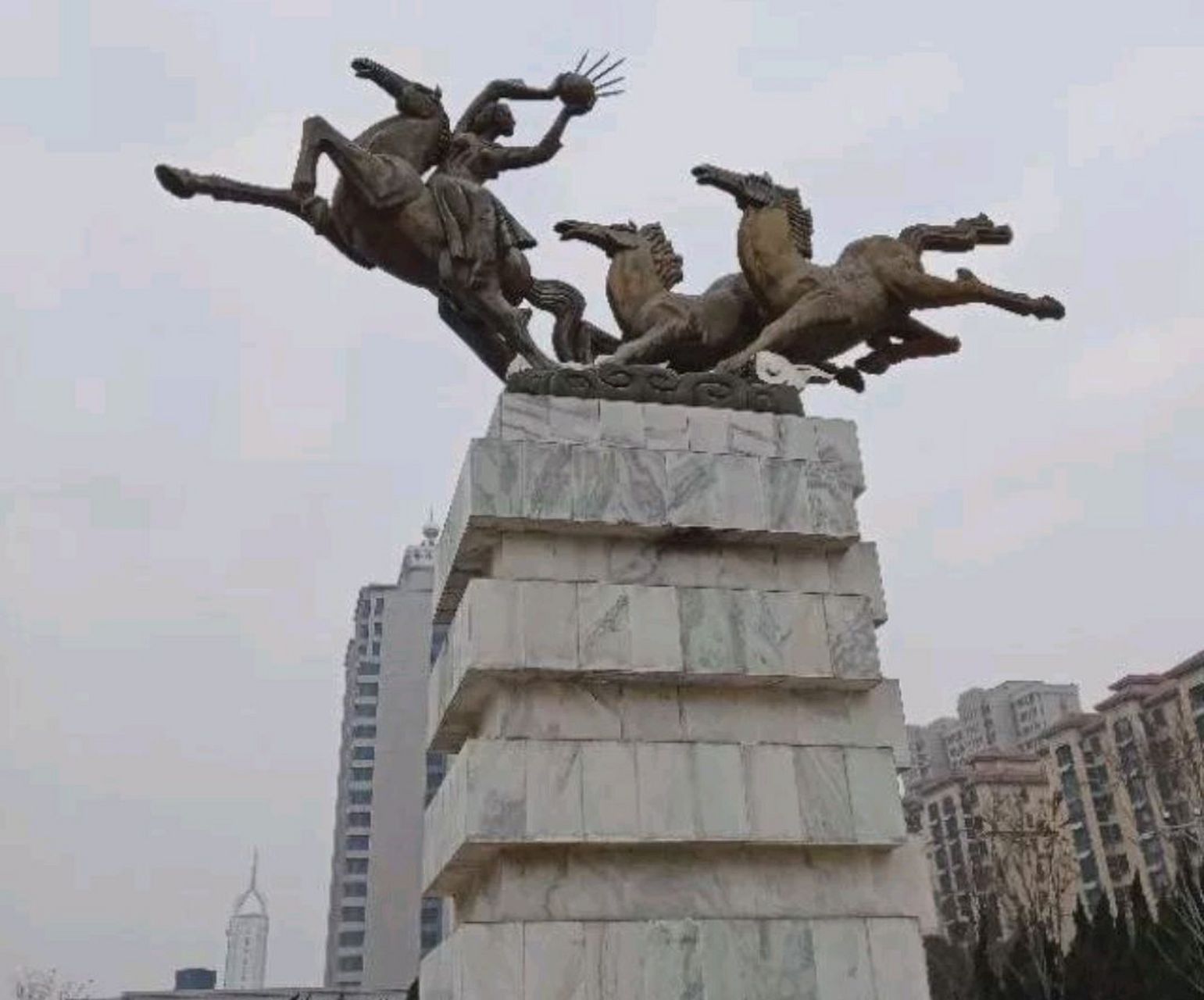 即墨大铜马,是即墨人公认的地标形象,毋庸置疑.