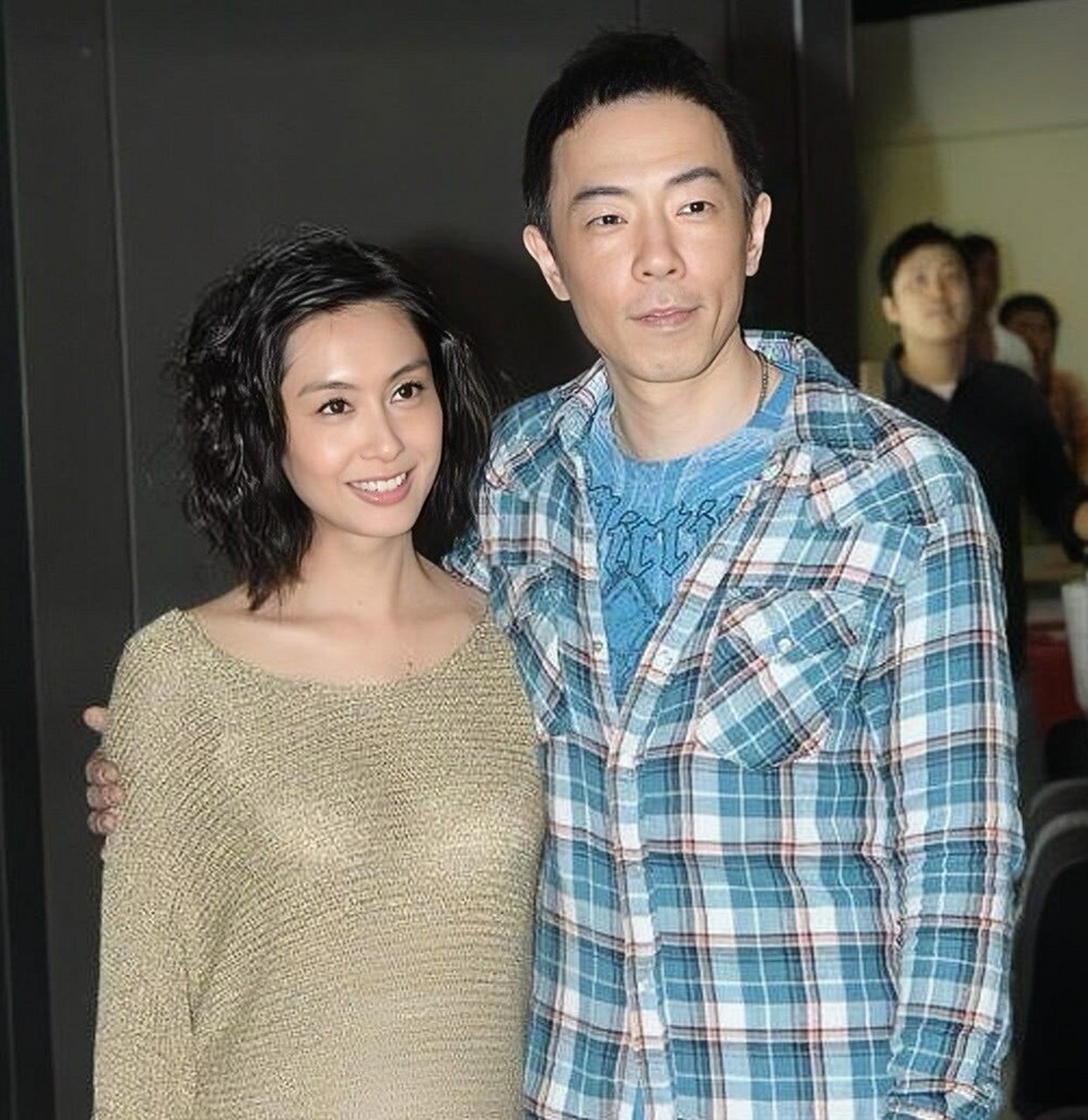 朱茵和老公黄贯中,黄贯中很帅气,有才华,挺般配的幸福的一家人!