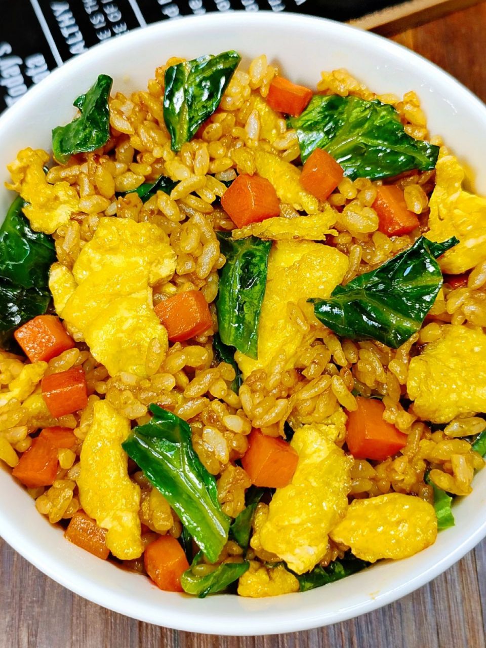 巨简单的青菜蛋炒饭,好吃到舔盘 隔夜米饭这样做太好吃了,简单美味又