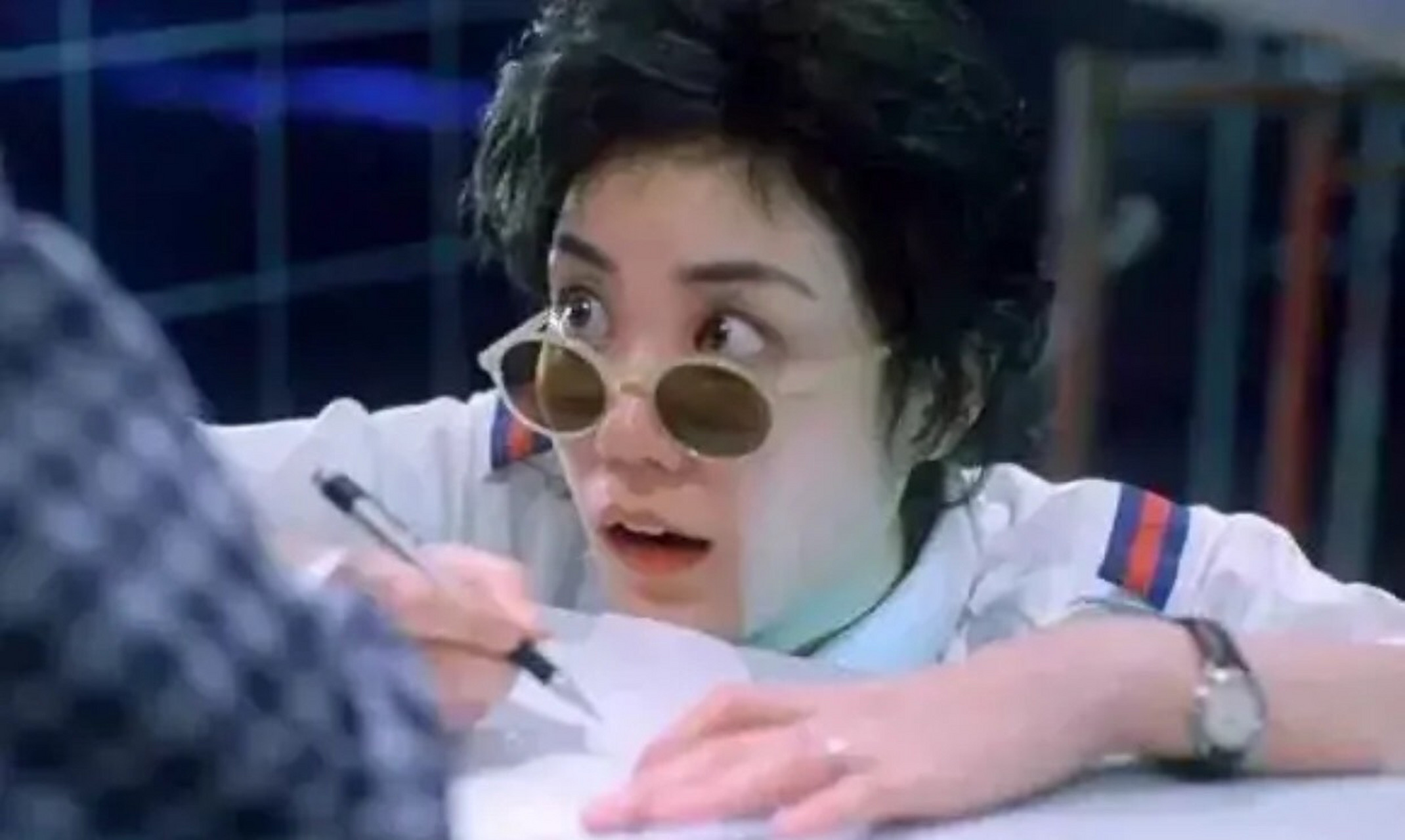 20多年前,王菲到张国荣家打麻将,当时王菲手里戴着一颗超大的钻石戒指