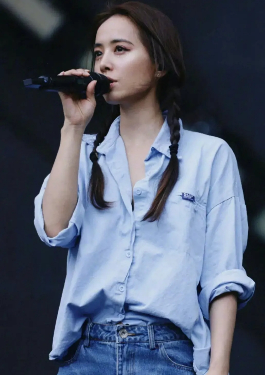 蔡依林侧颜好美,鼻子好挺!