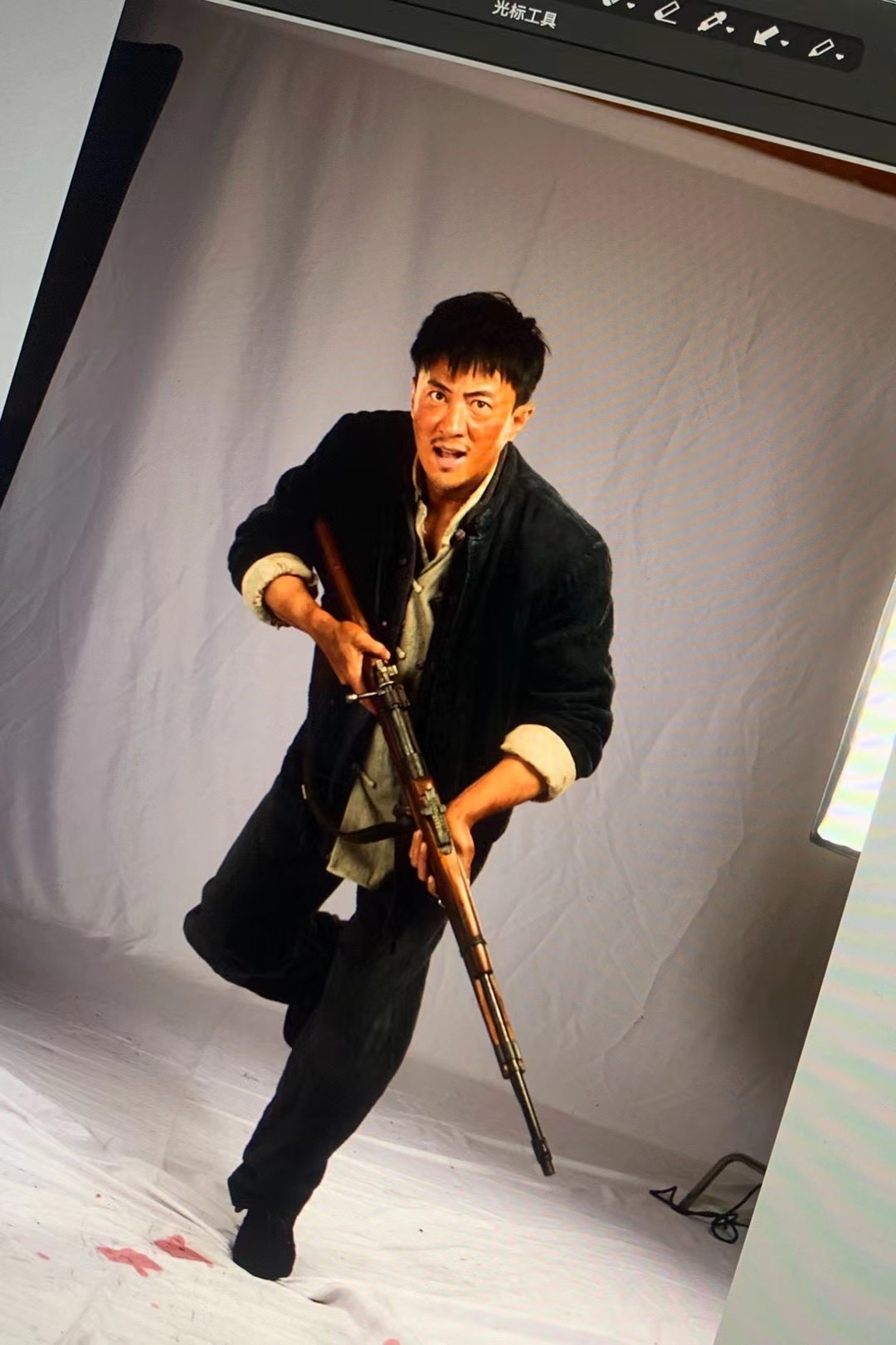 王铭电影1944冲出战俘营导演刘轩狄李东学王铭主演