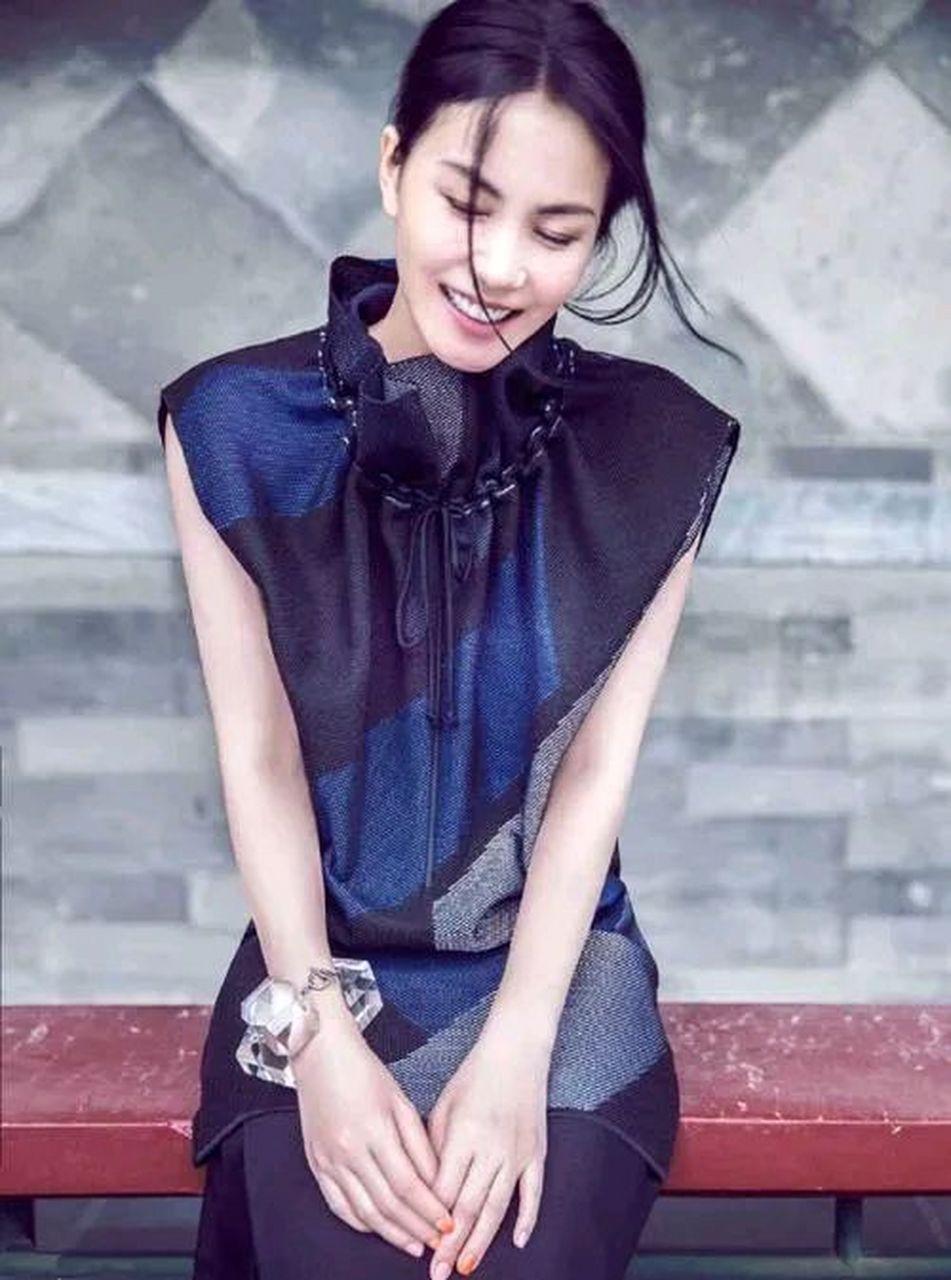 为什么说王菲才是活的最通透的人  当窦靖童问王菲说,我想纹身,王菲