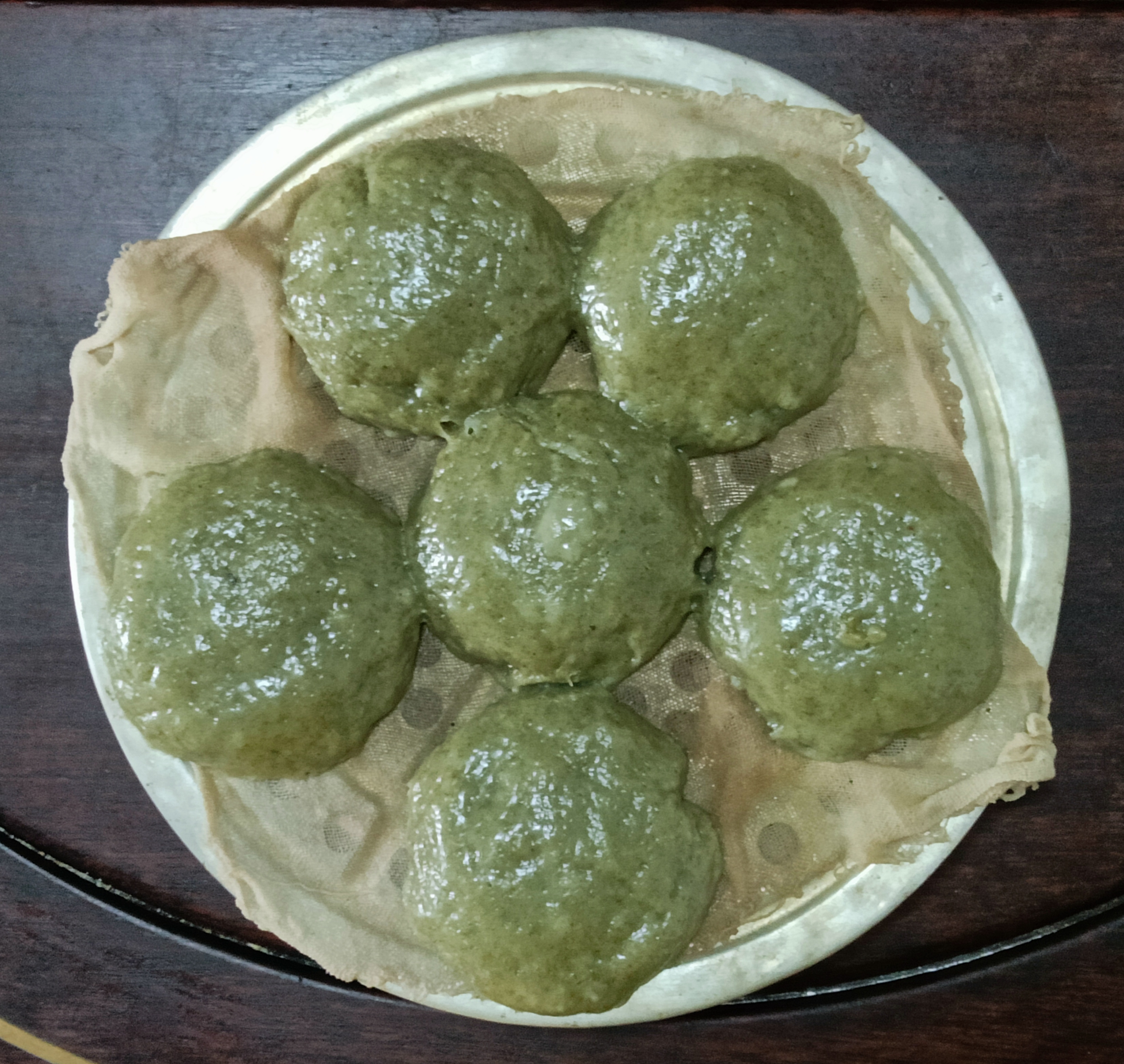 宅在家里做鼠曲粿,自己很有成就感