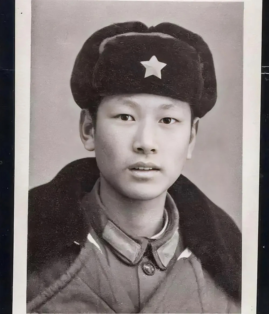 1975年我应征入伍,伴随着闷罐车的一路颠簸,我到达了向往已久的部队.