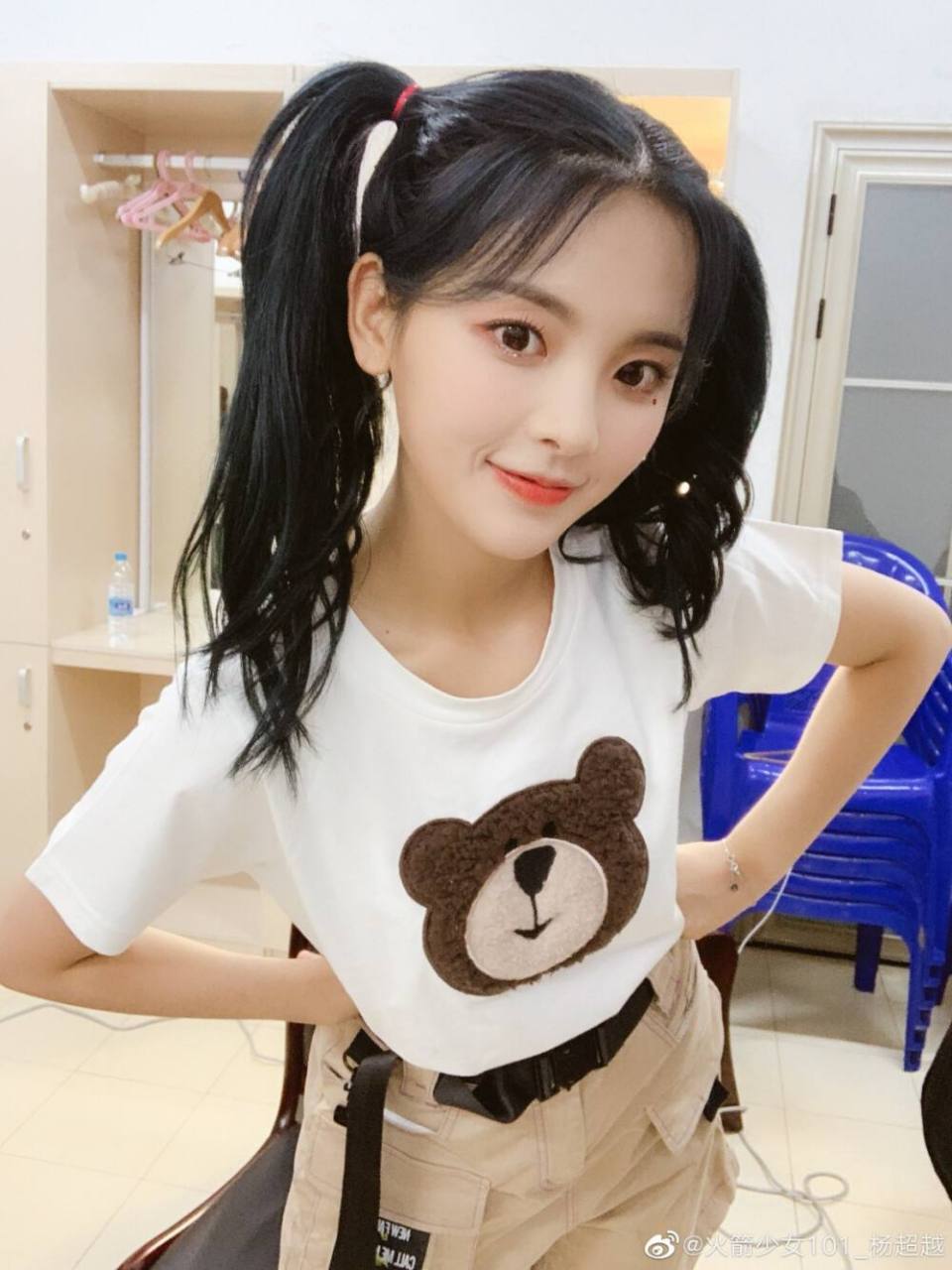 "锦鲤少女"杨超越的传奇人生 凭借一张人畜无害的美丽脸蛋横空出世