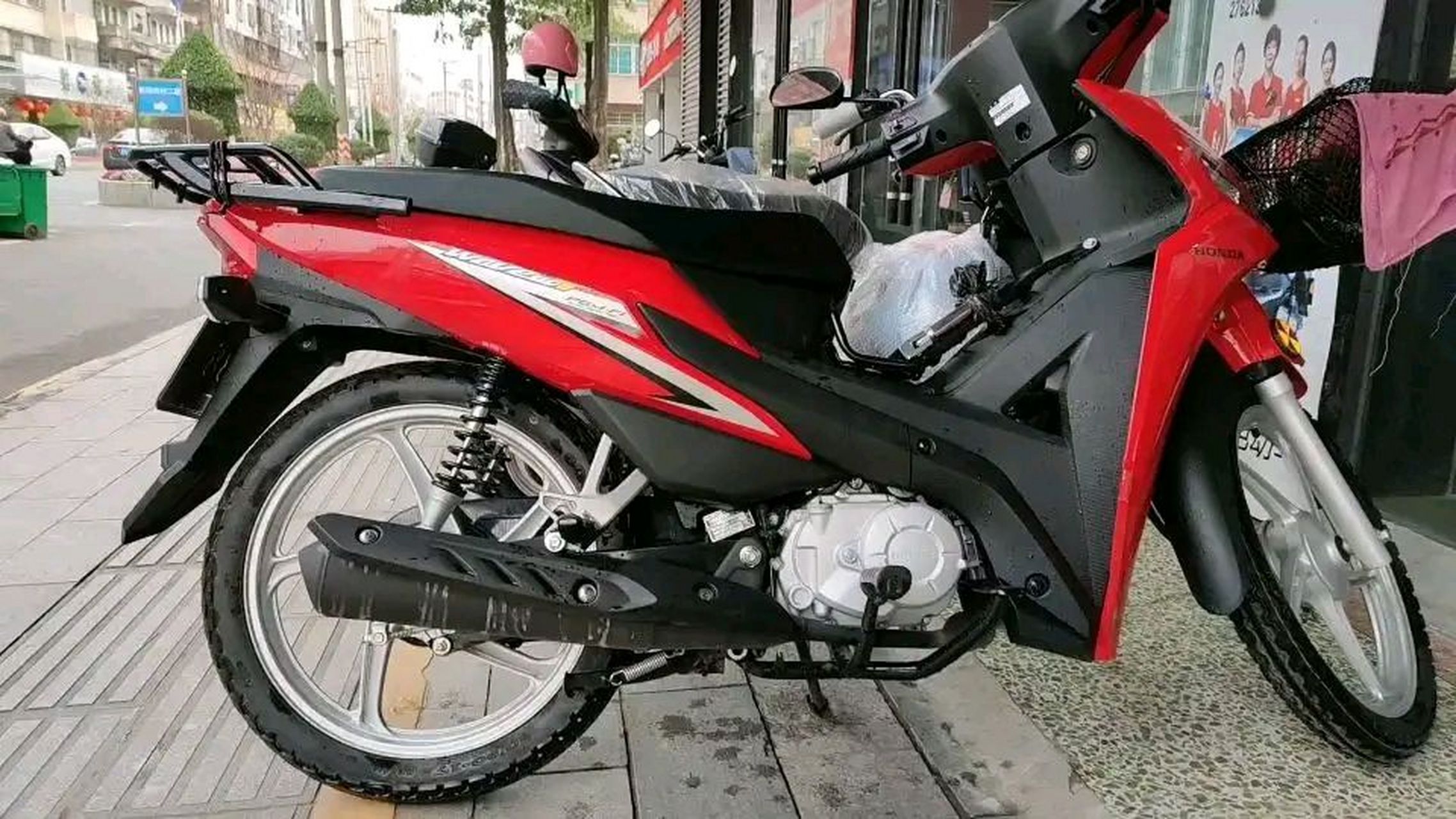 摩托车# #豪爵摩托车# 豪爵的新款弯梁刀锋战士ut110公布售价了,有两