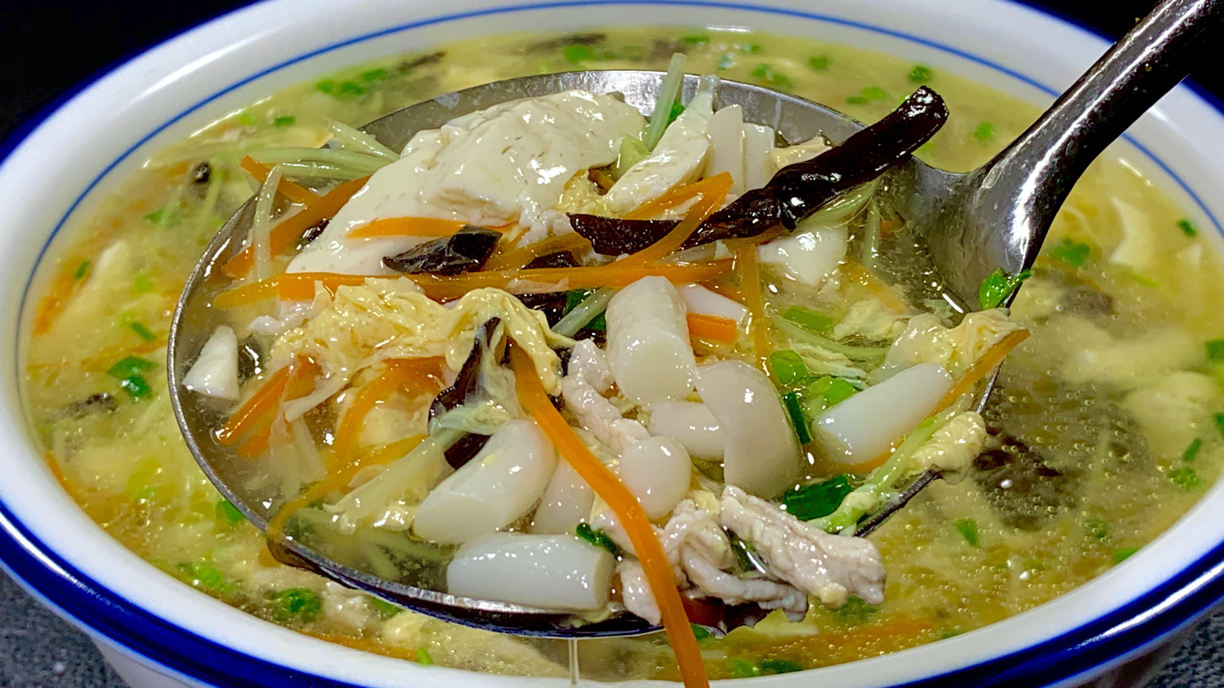 这才是鸡蛋豆腐汤好喝的做法,八十岁老奶奶教我技巧,营养又美味