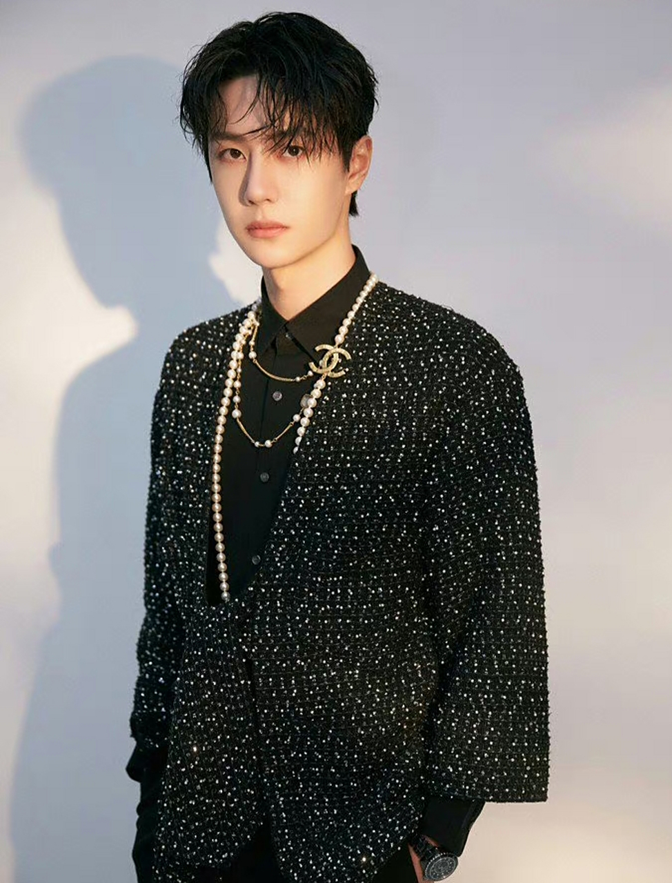 香奈儿# #王一博香奈儿看秀造型# #王一博# chanel2024早春秀一秀,帅