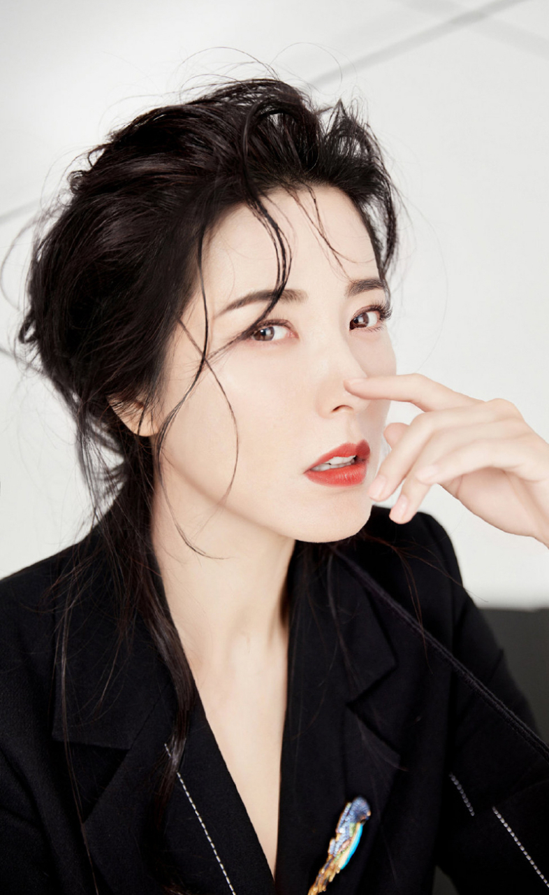 曾黎虽然成长于娱乐圈,但她从不流于表面功夫和炒作