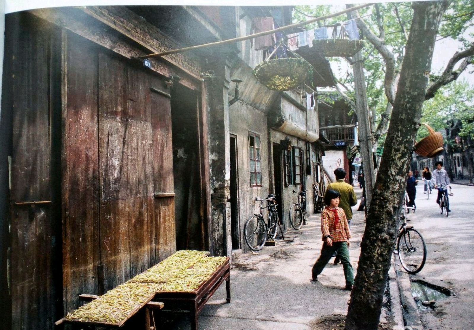 广西南宁老照片:80年代城市状况,生活场景!看看大家还认得不?