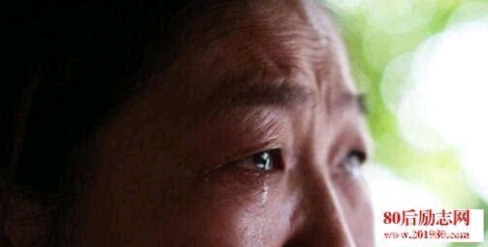 一根发丝儿引起了我对母亲的怀念