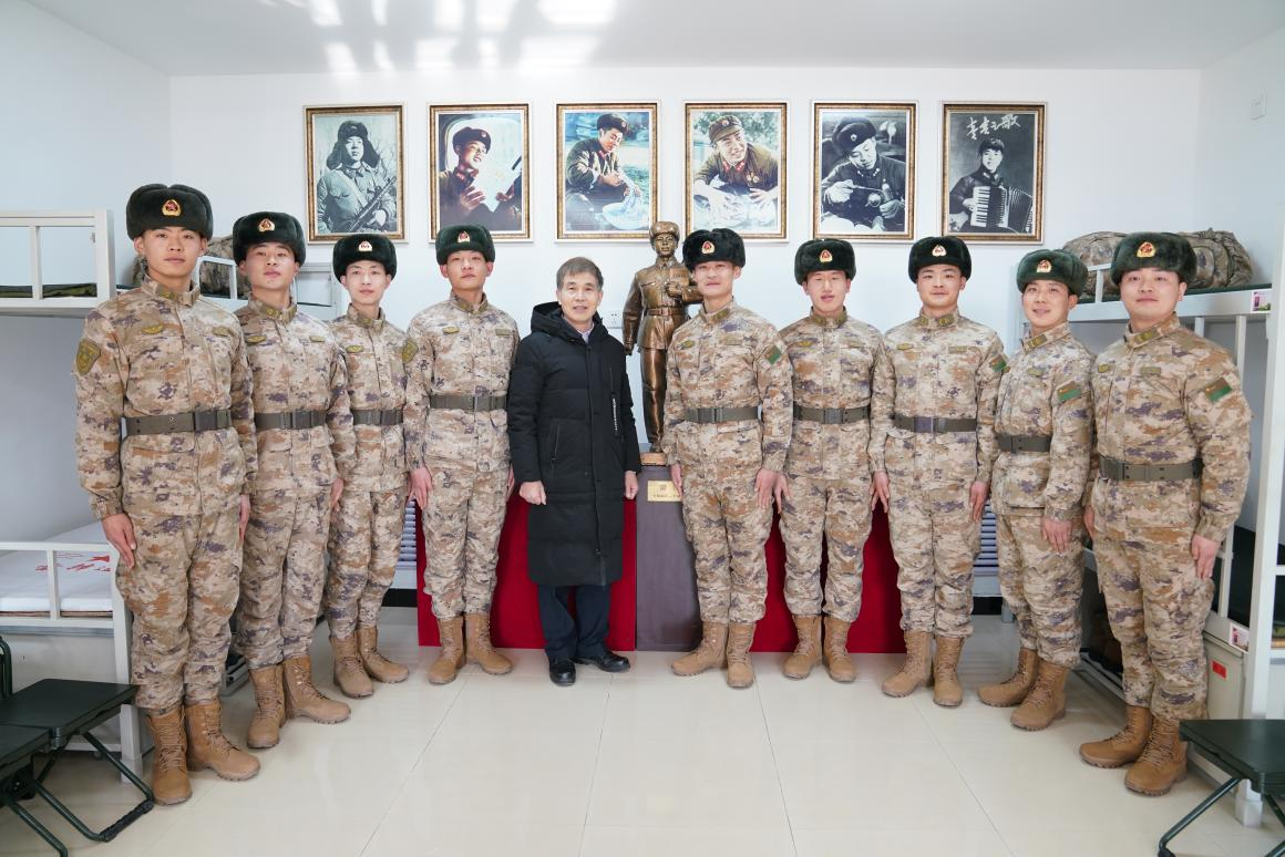 抚顺军分区举行"学习雷锋与传承红色血脉"报告会