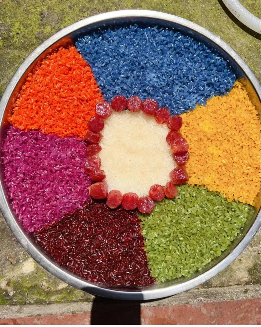 壮乡美食——五色糯米饭.寓意吉祥如意,五谷丰登.