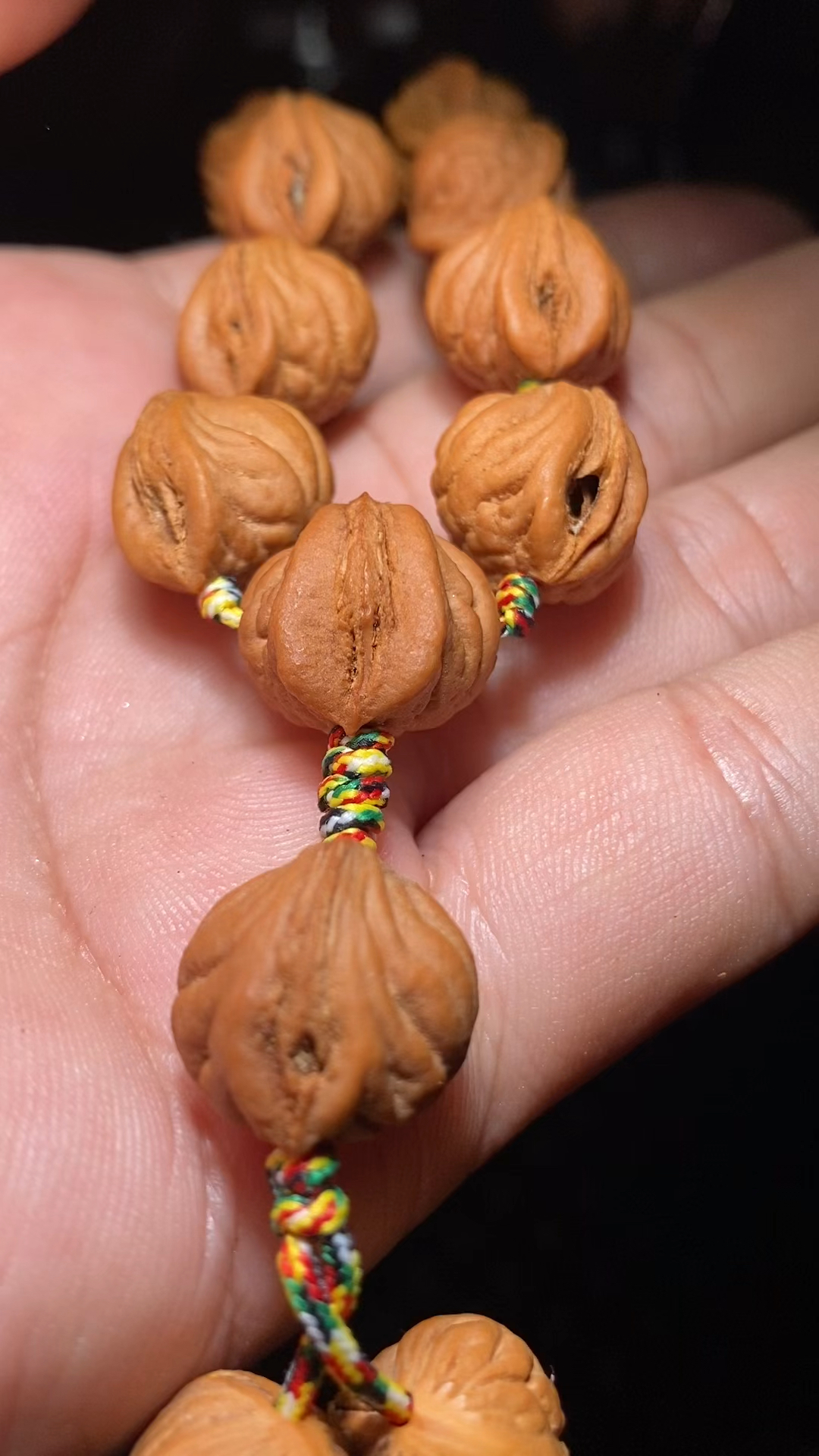 这是龙纹桃核金鱼嘴