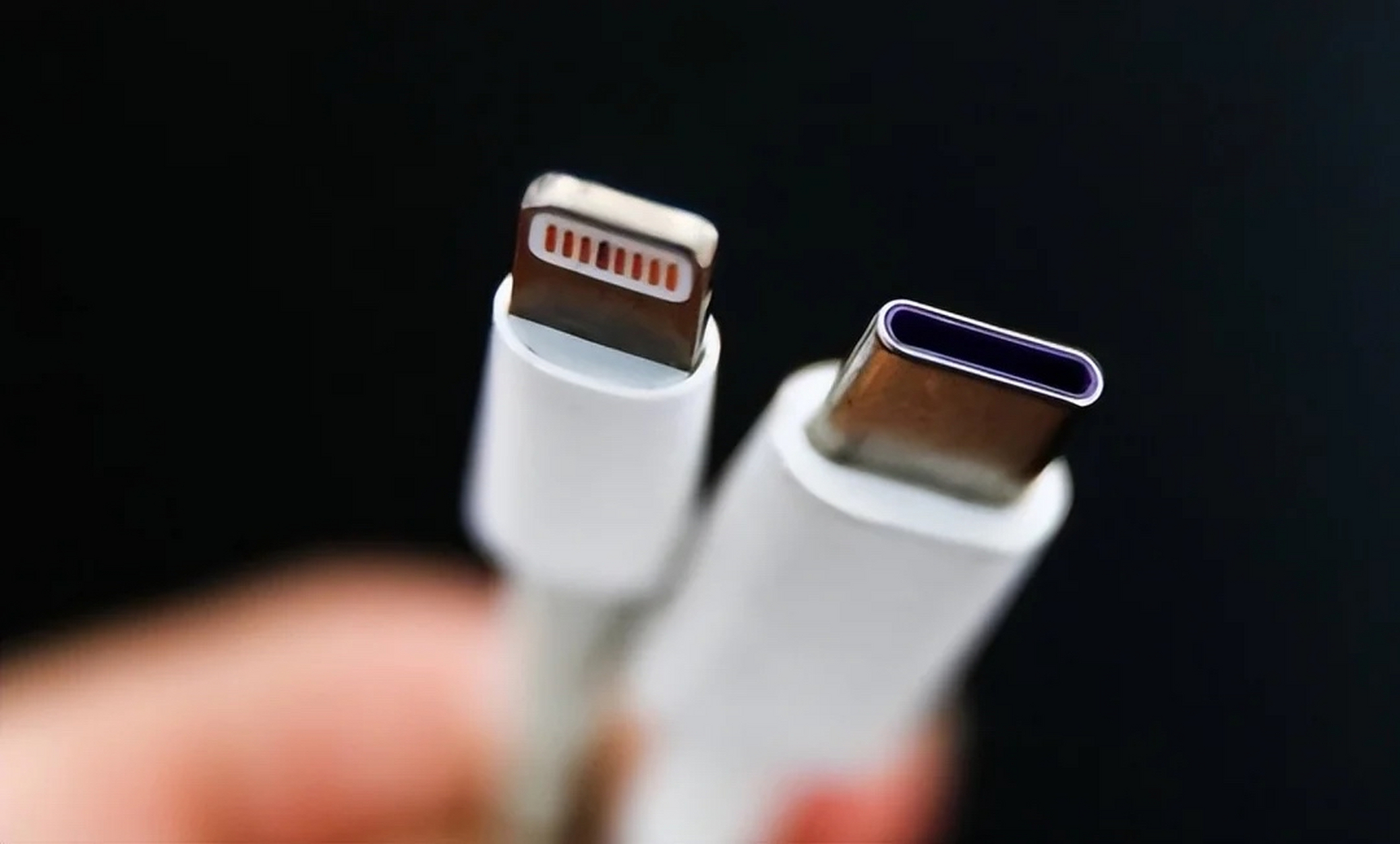 iphone15 pro max"遮羞布"被撕碎,充电口竟然改了,库克高估了苹果