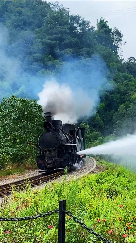时间深处满载记忆的嘉阳小火车目前唯一正常运营的客运窄轨蒸汽火车在