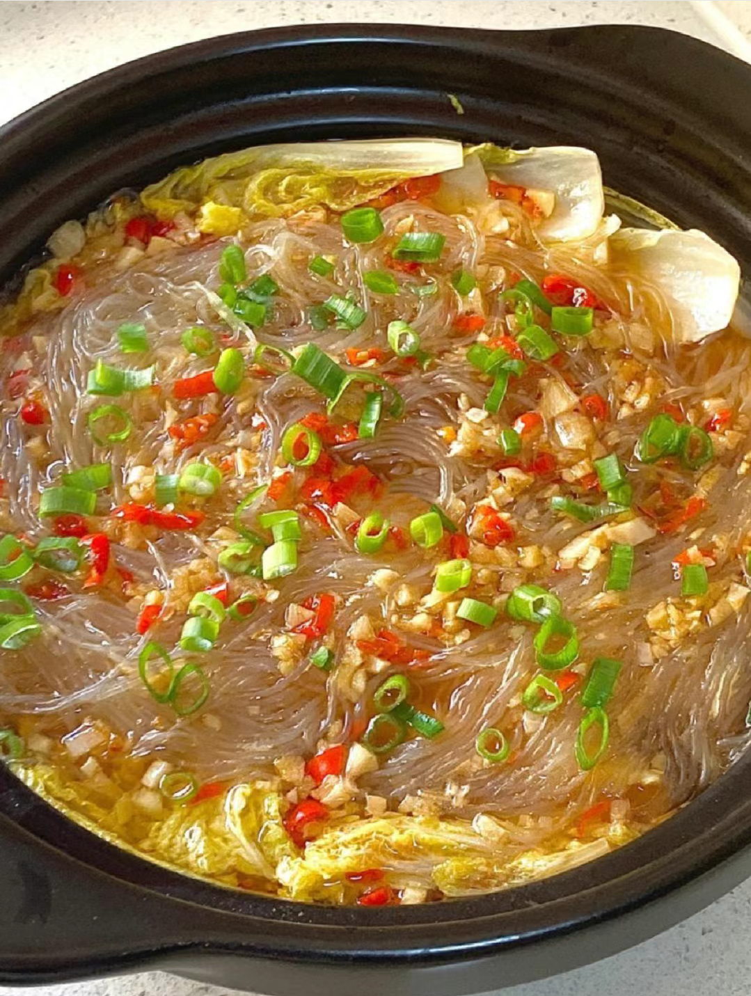 晚上一个人肚子饿了怎么办,来做个蒜蓉粉丝吃吃吧,粉丝很顺滑,加上