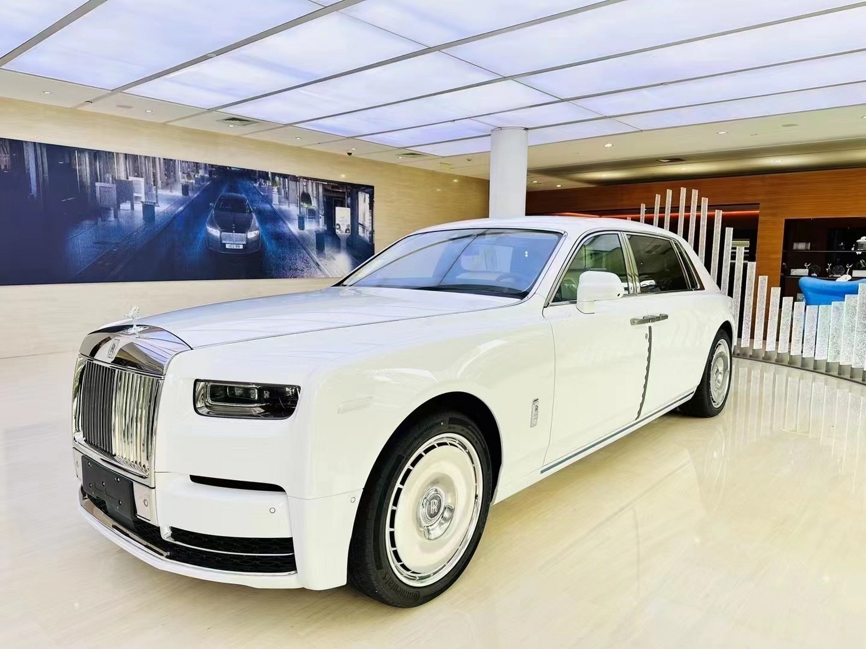 23款劳斯莱斯幻影加长版