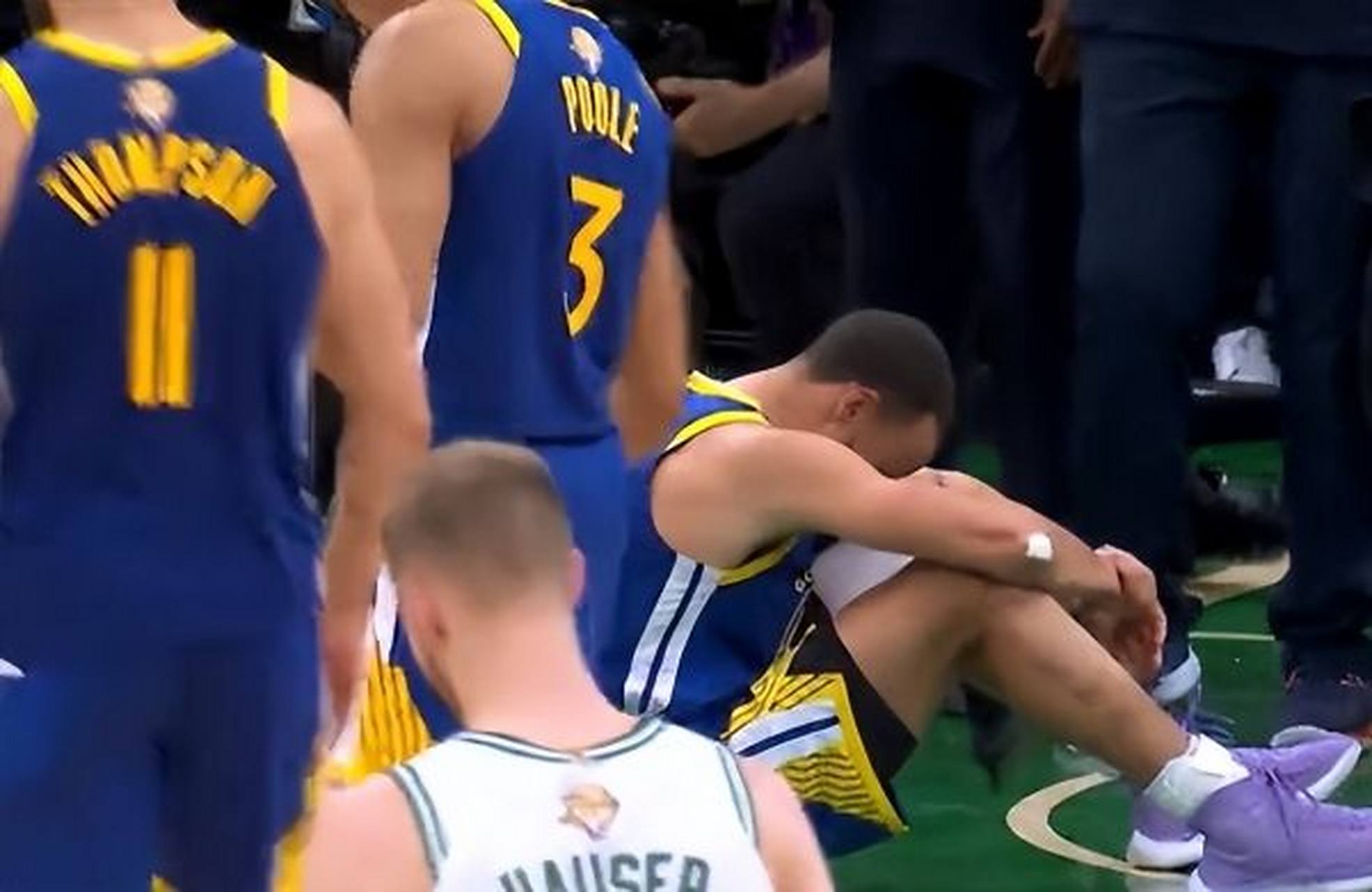 nba# 库里的背影