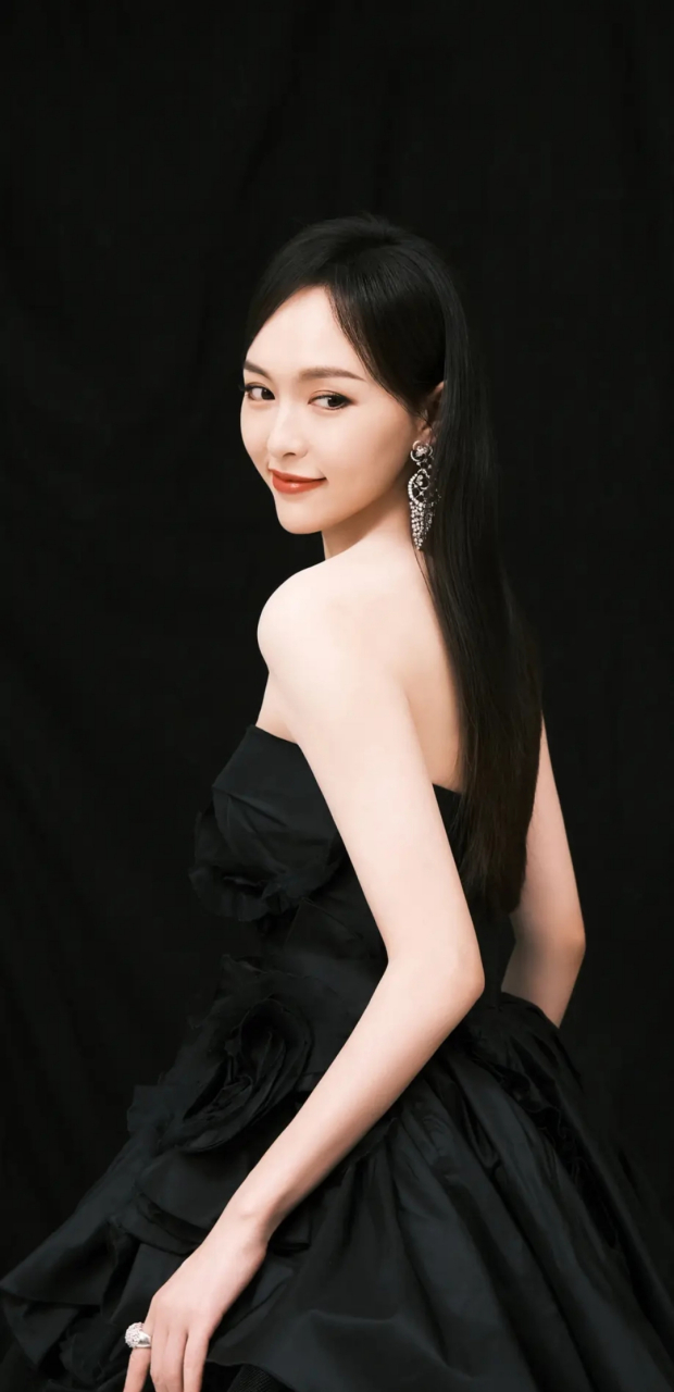 明星写真集:唐嫣～黑色礼服显身材